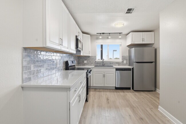 Building Photo - $1,395.95 - 1 Bed, 1 Bath Updated Unit in Westminster with In Unit Washer/Dryer!