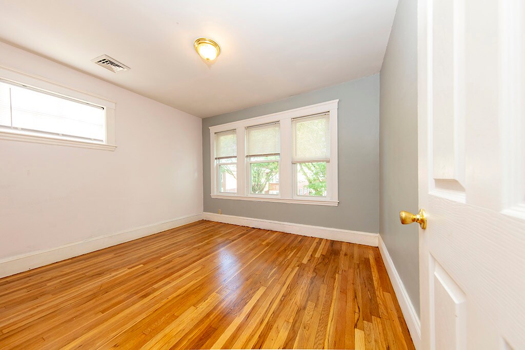 Building Photo - 20 Priesing St