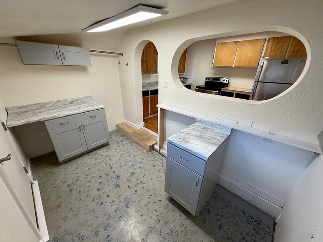 Building Photo - Charming and low-maintenance 2-bedroom, 1-...