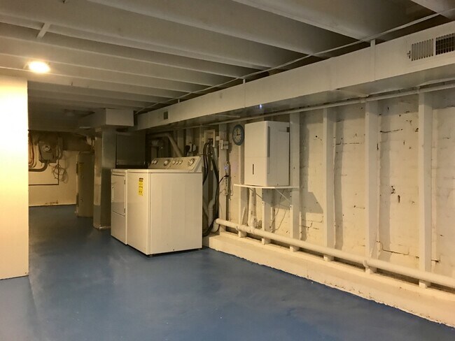 Building Photo - 25 N Montford Ave