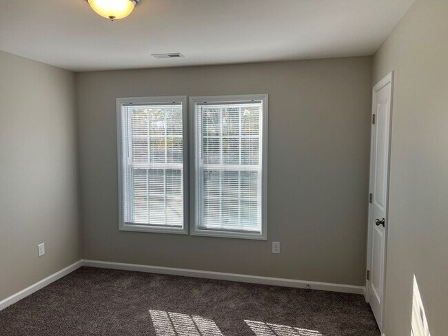 Building Photo - 507 E Mills Dr