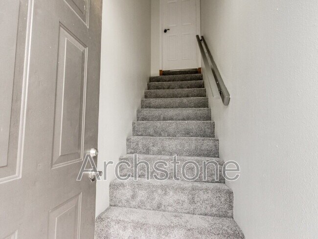 Building Photo - 5908 W Hefner Rd