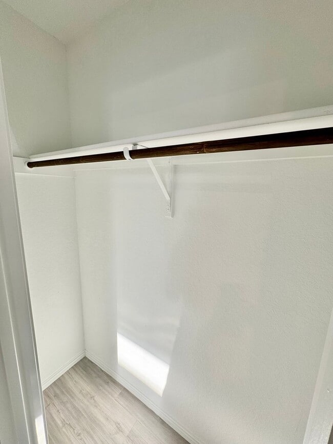 Building Photo - Charming 3/2 Home with Garage, Fenced Backyard & Community Amenities!