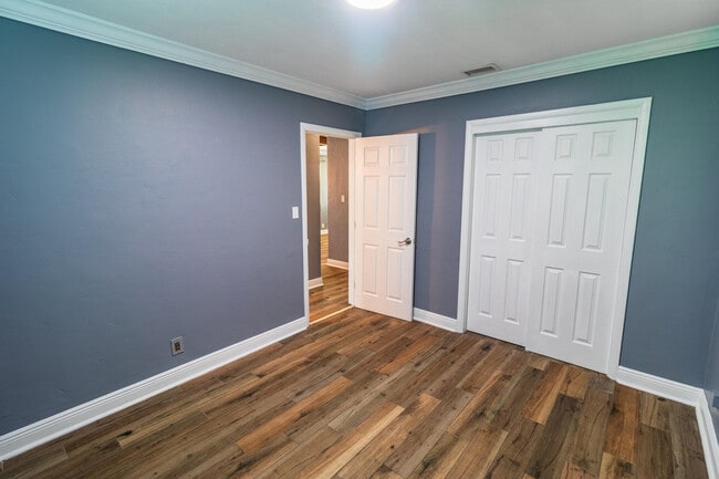 Building Photo - 954 Omar Rd