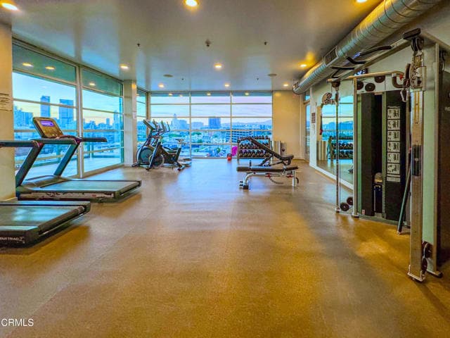 Building Photo - 530 S Hewitt St