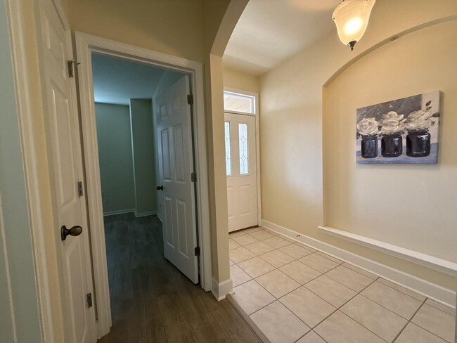 Building Photo - 5508 Hampton Woods Way