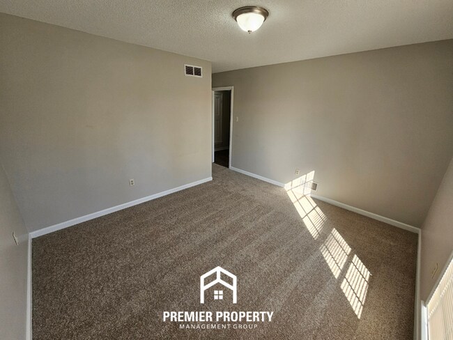 Building Photo - Newly Renovated 3BR Memphis Home w/ Vaulted Ceilings, Brick Fireplace & Covered Patio