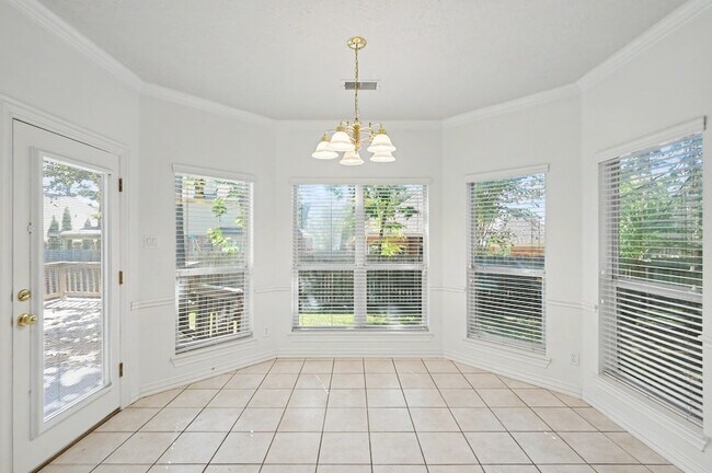 Building Photo - 3334 Hemingway Dr