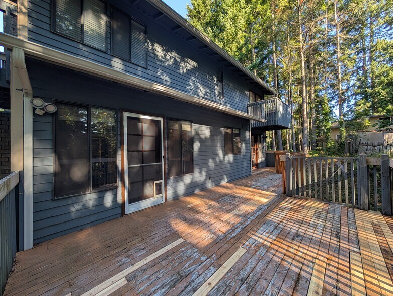 Building Photo - 5410 Highlands Dr NE