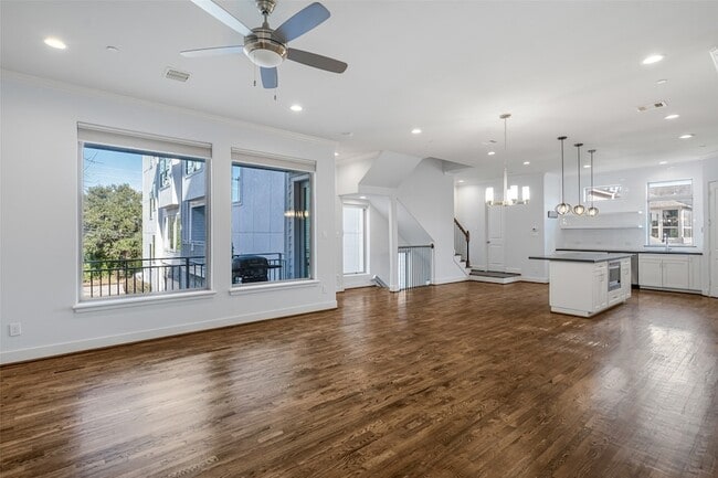 Building Photo - 2324 Camden Dr