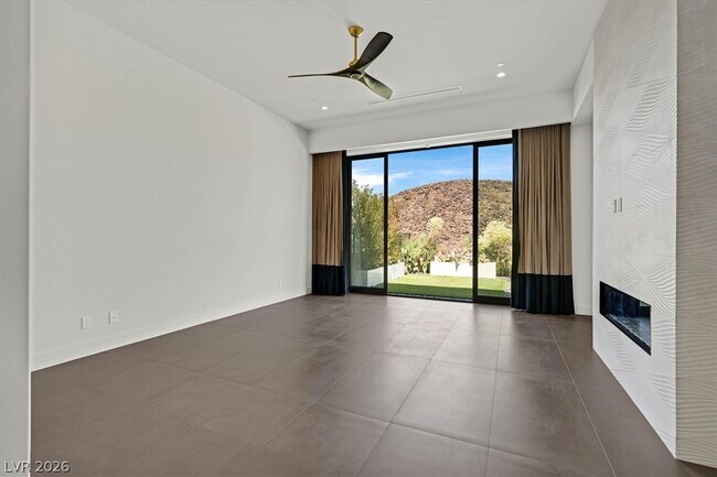 Building Photo - 692 Scenic Cliff Dr