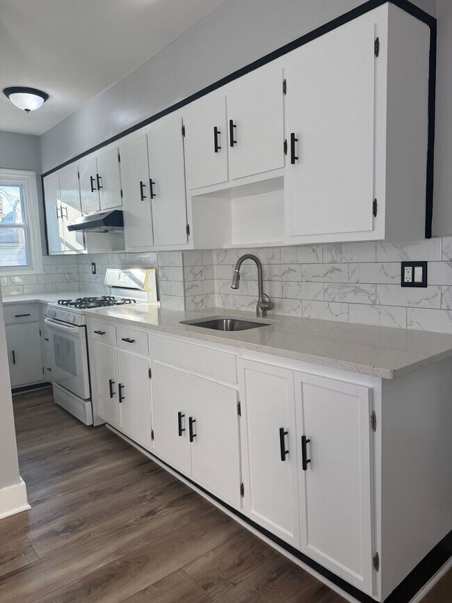 Building Photo - 253 Ampere Pkwy