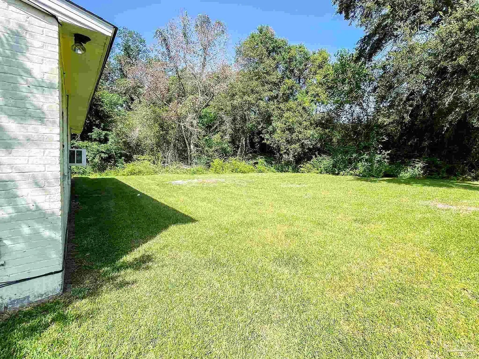 Building Photo - 8 Rowland Ct