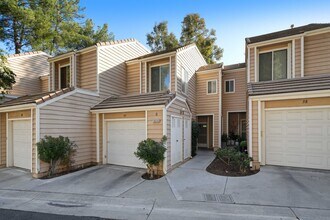 Building Photo - Gorgeous 2 Story Townhome in Valencia!