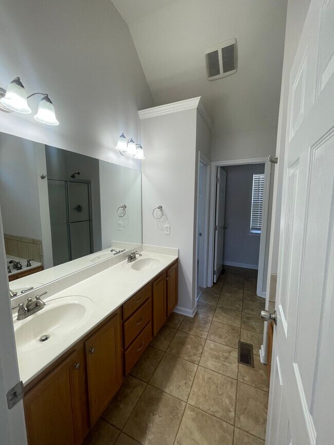 Building Photo - 3 Bedroom + 2 Bath Home for Rent in Soddy ...