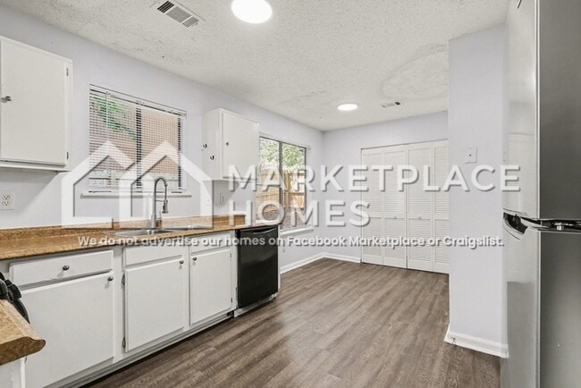 Building Photo - 924 Lake Dr Terrace