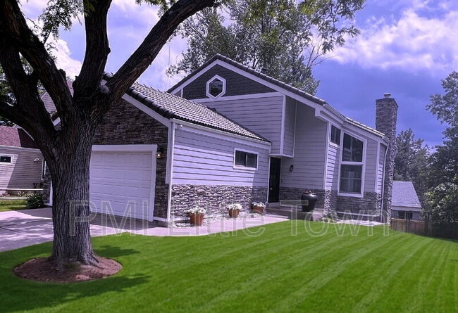 Building Photo - 10772 W Berry Ave