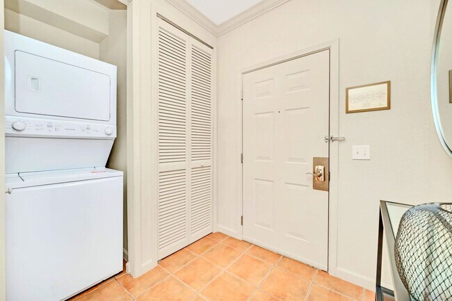 Building Photo - 14200 Avalon Rd