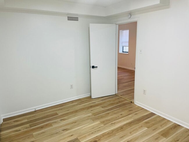 Building Photo - CROSS ST APARTMENTS