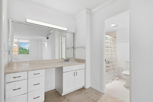 Building Photo - 625 Biltmore Way