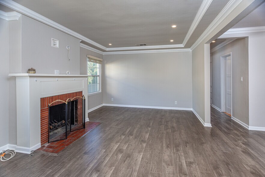 Building Photo - 1112 N Myers St