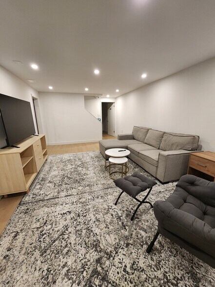 Building Photo - 18009 Ednor View Ter