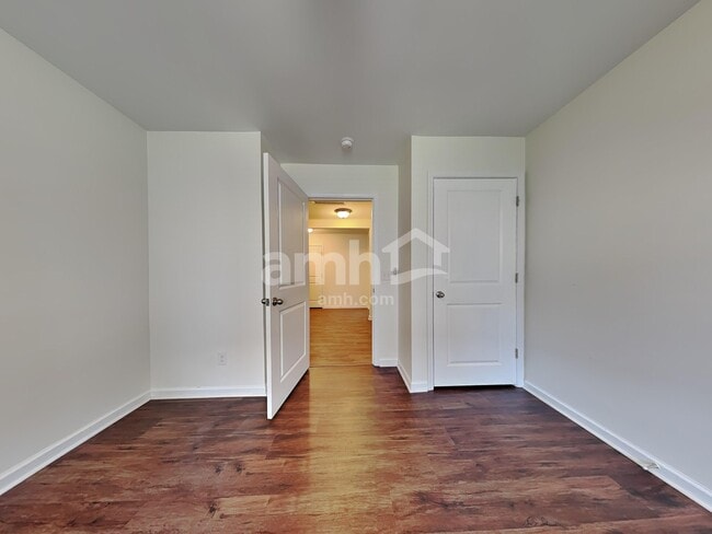 Building Photo - 215 Bellflower Cir