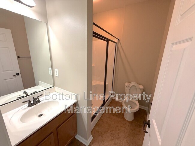 Building Photo - 15007 Skypark Dr