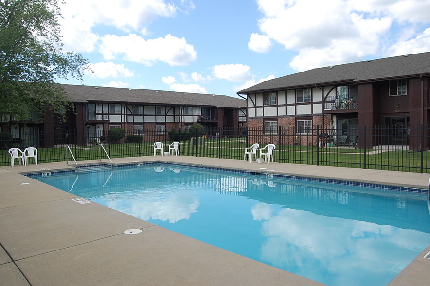 Building Photo - Tudor Crest Apartments