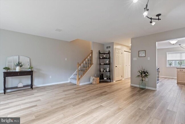 Building Photo - 105 Pin Oak Ct
