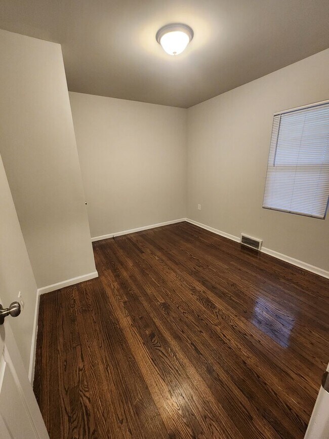 Building Photo - Large 2 Bedroom Home Section 8 accepted!