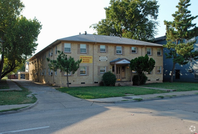 Primary Photo - Columbia Apartments