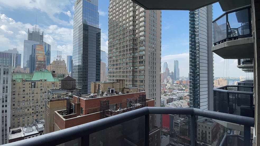 Building Photo - 227 W 48th St