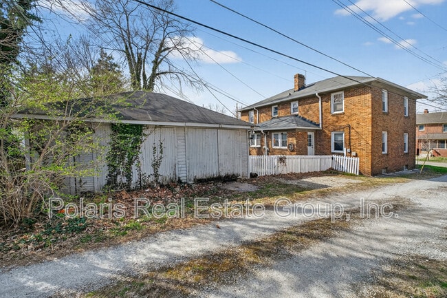 Building Photo - 715 E 60th St