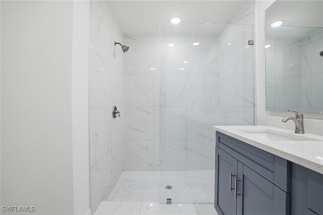 Building Photo - 418 Pinehurst Ave