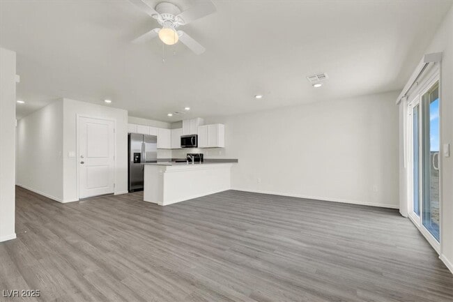 Building Photo - 6065 Amaryllis Fls St