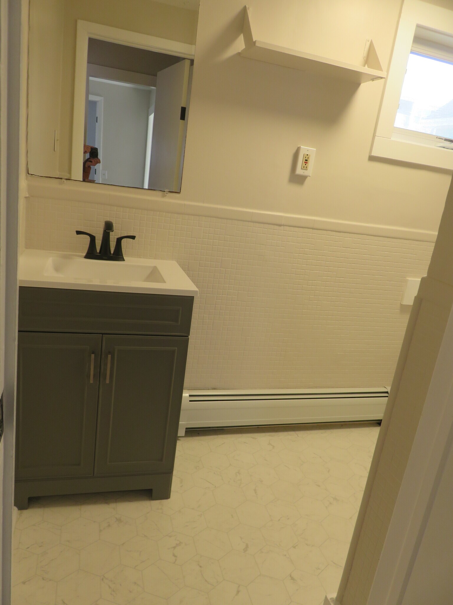 bathroom - 52 Park St