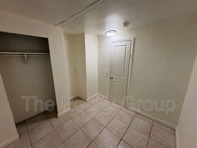 Building Photo - 581 E Yale Ave