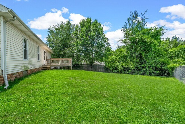 Building Photo - 3 Bedroom Pet Friendly Home For Rent Near 101st Parkway!