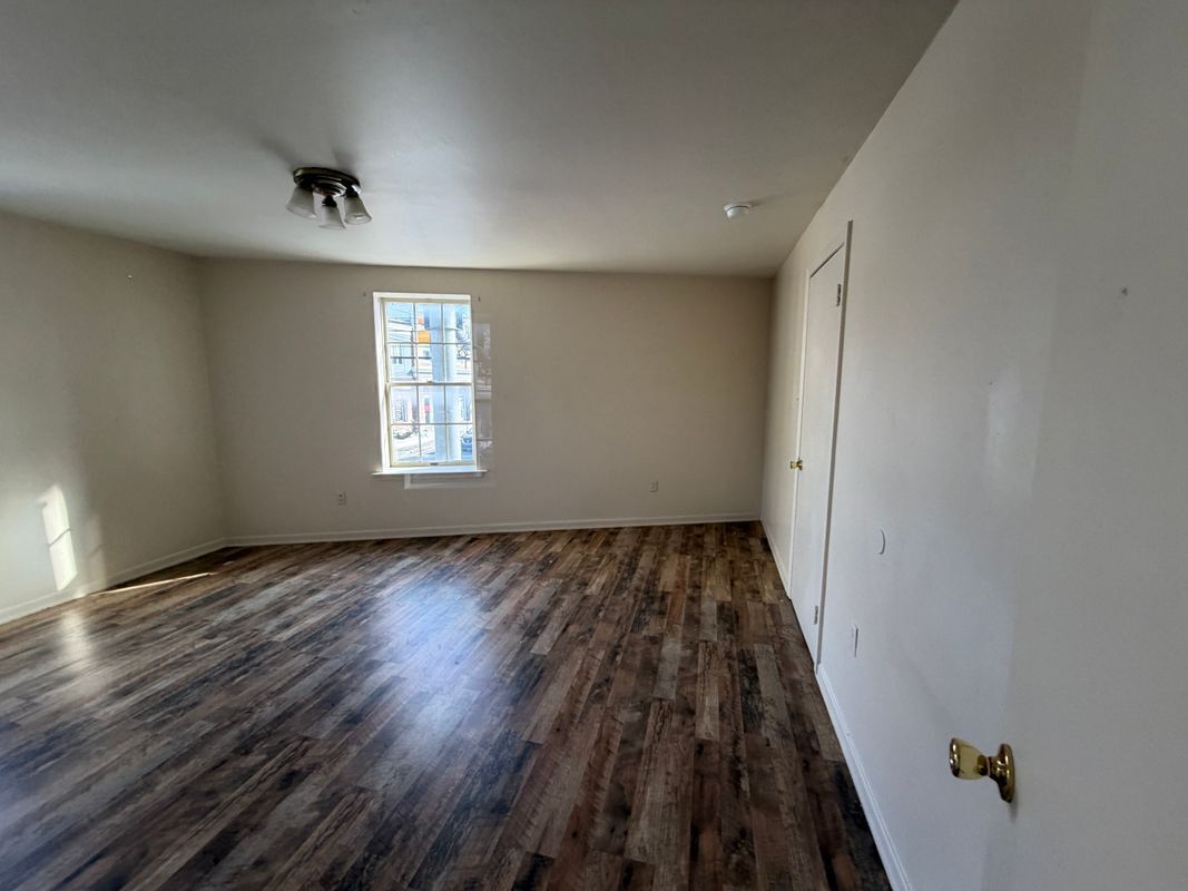 Building Photo - 100 W Main St