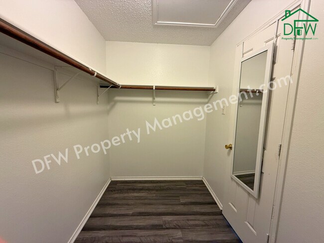 Building Photo - 2-Story 4 BR Home with Large Backyard & Game Room