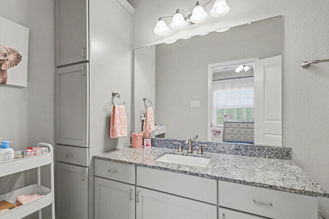 Building Photo - 1538 Dian St