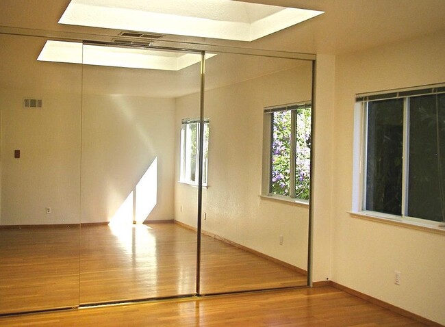 Building Photo - 12283 Woodside Dr