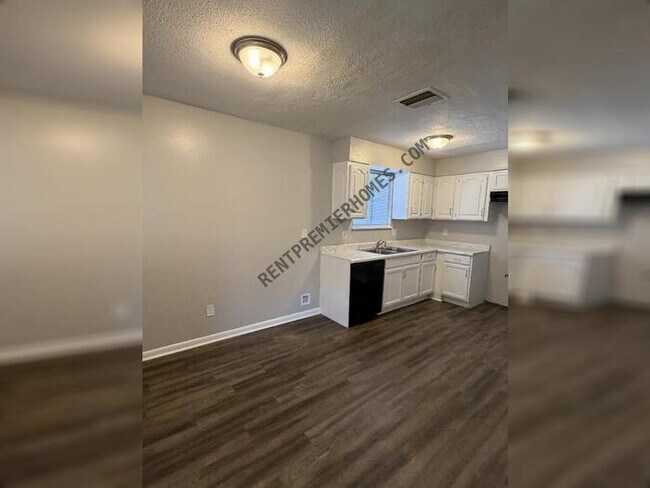 Building Photo - 8404 Shelley Dr