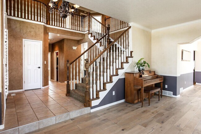 Building Photo - Bright and Spacious Living in Willow Creek