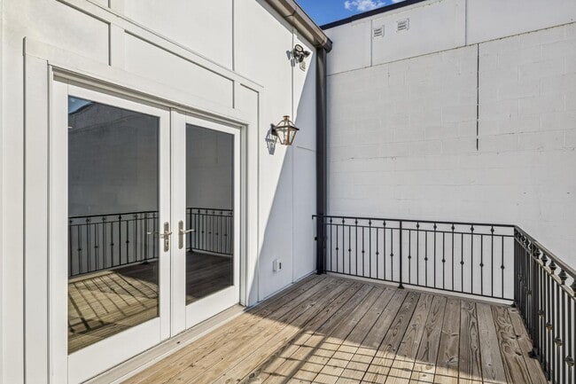 Building Photo - 120 N Main St