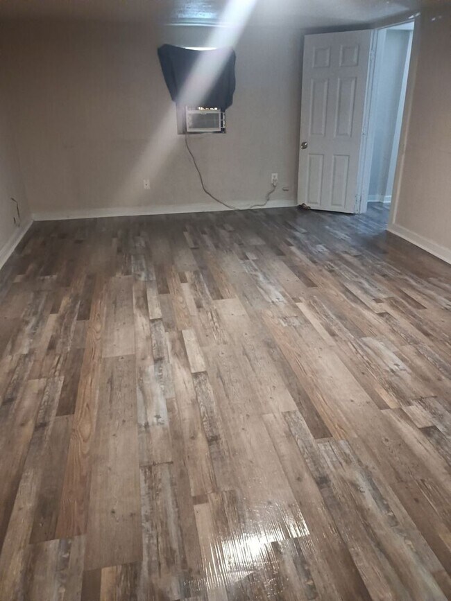 Building Photo - Beautiful  3 bed Bed 1Bath apartment for rent in SE OKC