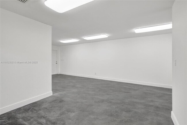Building Photo - 5980 SW 40th Ave