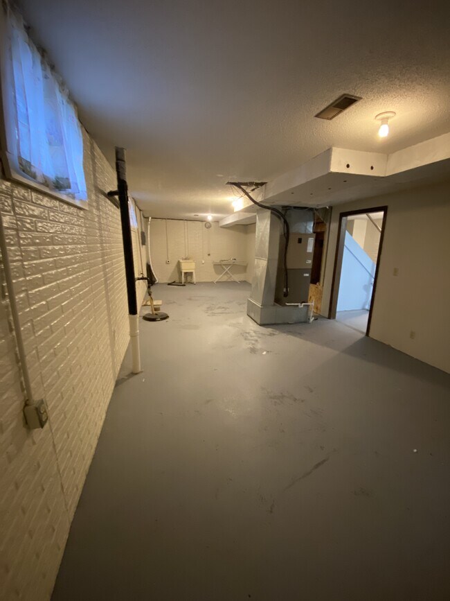 Building Photo - 702 E Ohio St