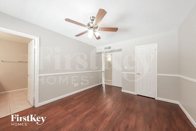 Building Photo - 10402 N 64th Ave